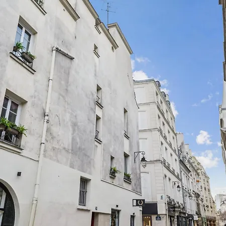 Authentic Duplex Overlooking The National Archives Apartment *